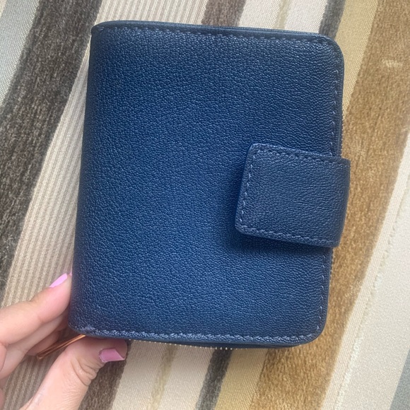 Michael Kors Navy wallet. - Picture 2 of 3